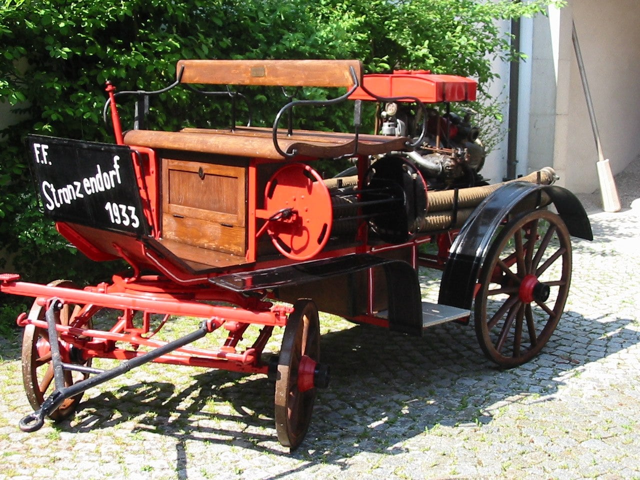 Restaurierte Motorspritze der Freiwilligen Feuerwehr Stranzendorf, angeschafft 1933
