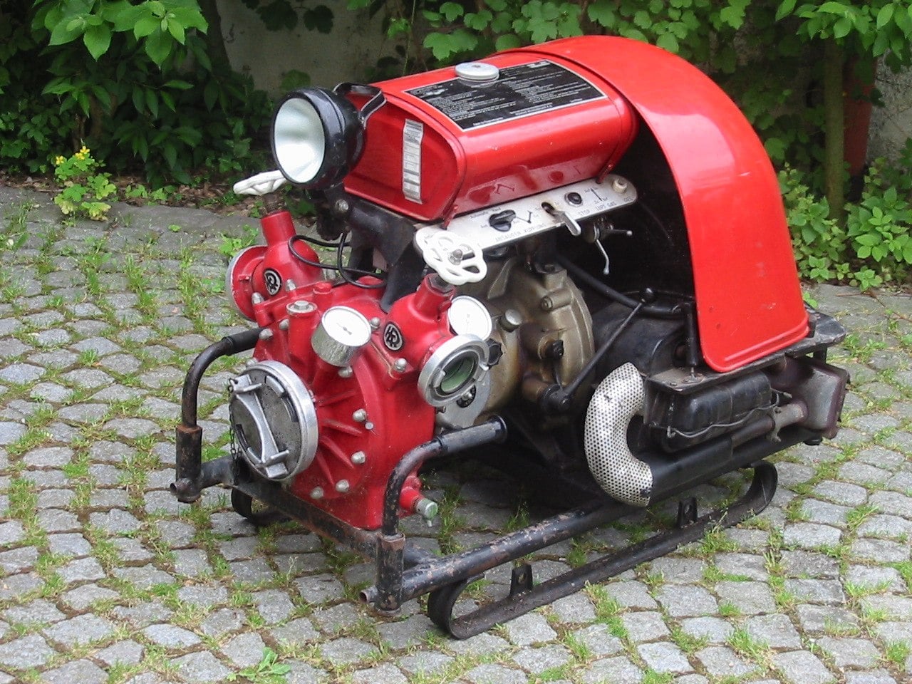 Restaurierte Tragkraftspritze Rosenbauer RW 75, angekauft 1966